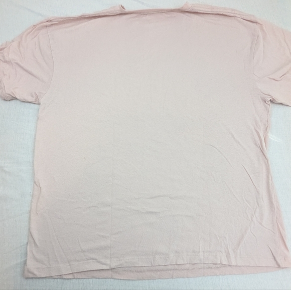 Guns N Roses Light Pink Band Tee featuring Guns and Roses in Front.  Large - Picture 11 of 11